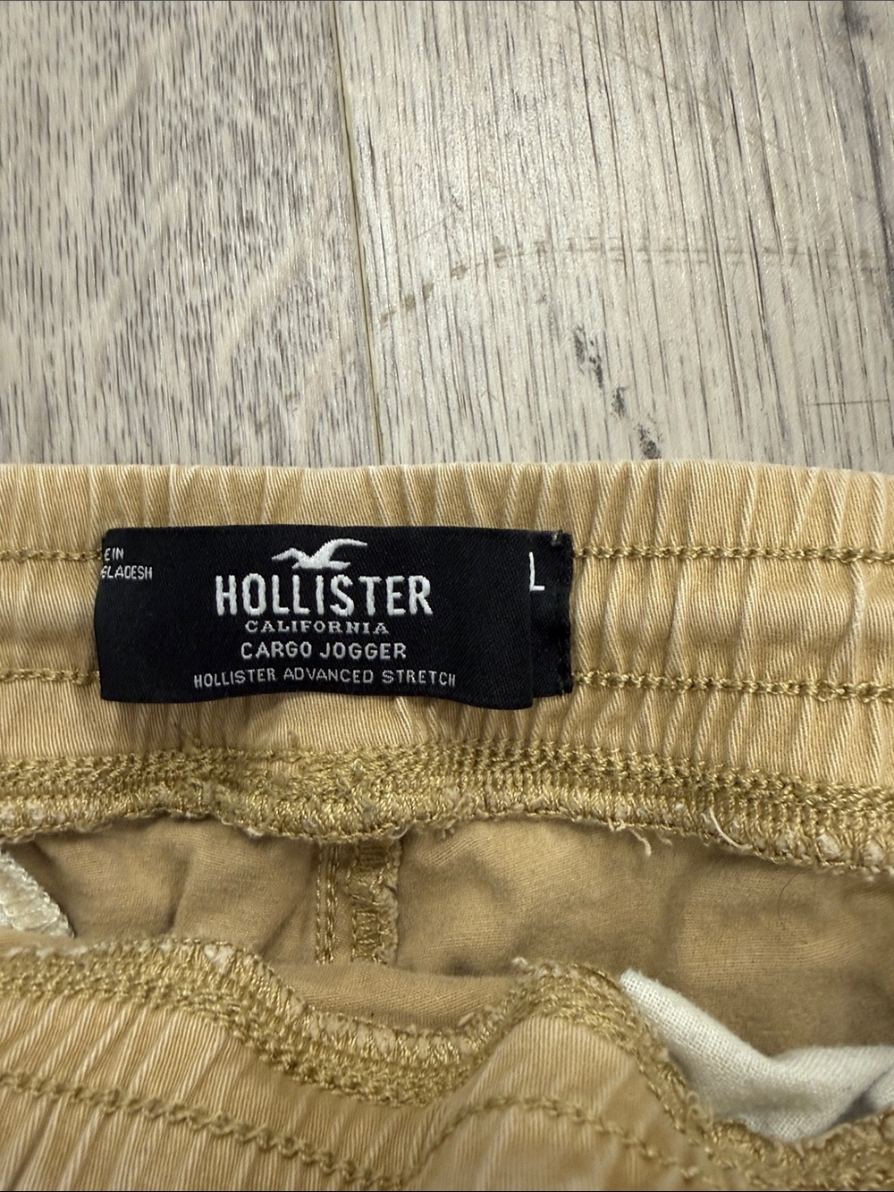 Hollister Men's Tan Cargo Jogger Pants with Black Drawstrings - Picture 2 of 7